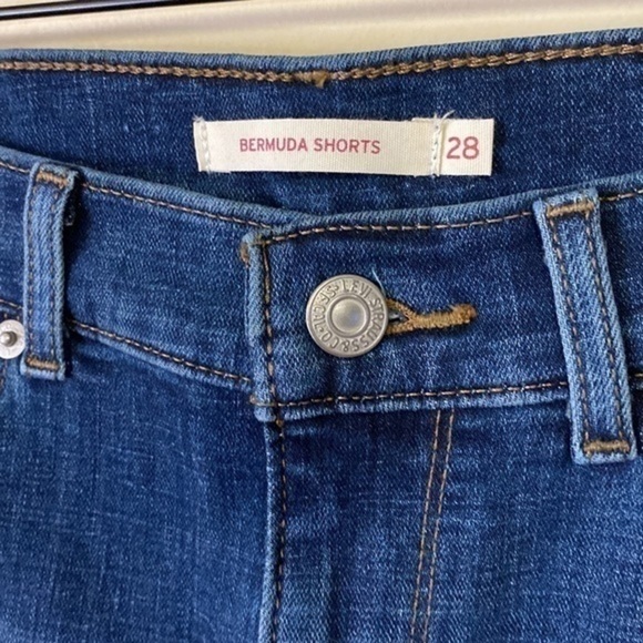 Levi’s Bermuda Jean Shorts size 28 - Picture 2 of 3